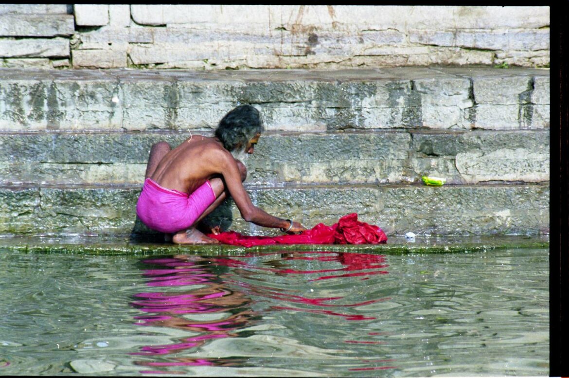 Toilet at dawn on the banks of the Ganges (Benares).2003.